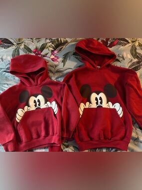 Disney Youth Red Mickey Mouse Peekaboo Hooded Sweatshirt bundle